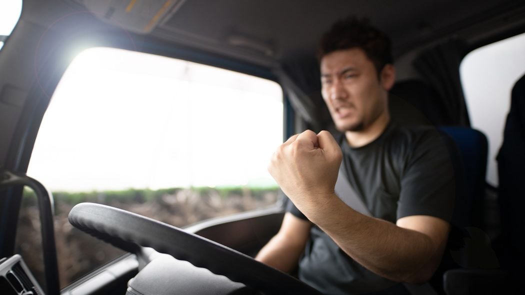煽り運転に対して｢ノロノロ走行｣は絶対ダメ…元刑事が教える｢ヤバい運転手を一発で免許取り消しにする方法｣ やり返さなくても煽り運転はちゃんと取り締まれる