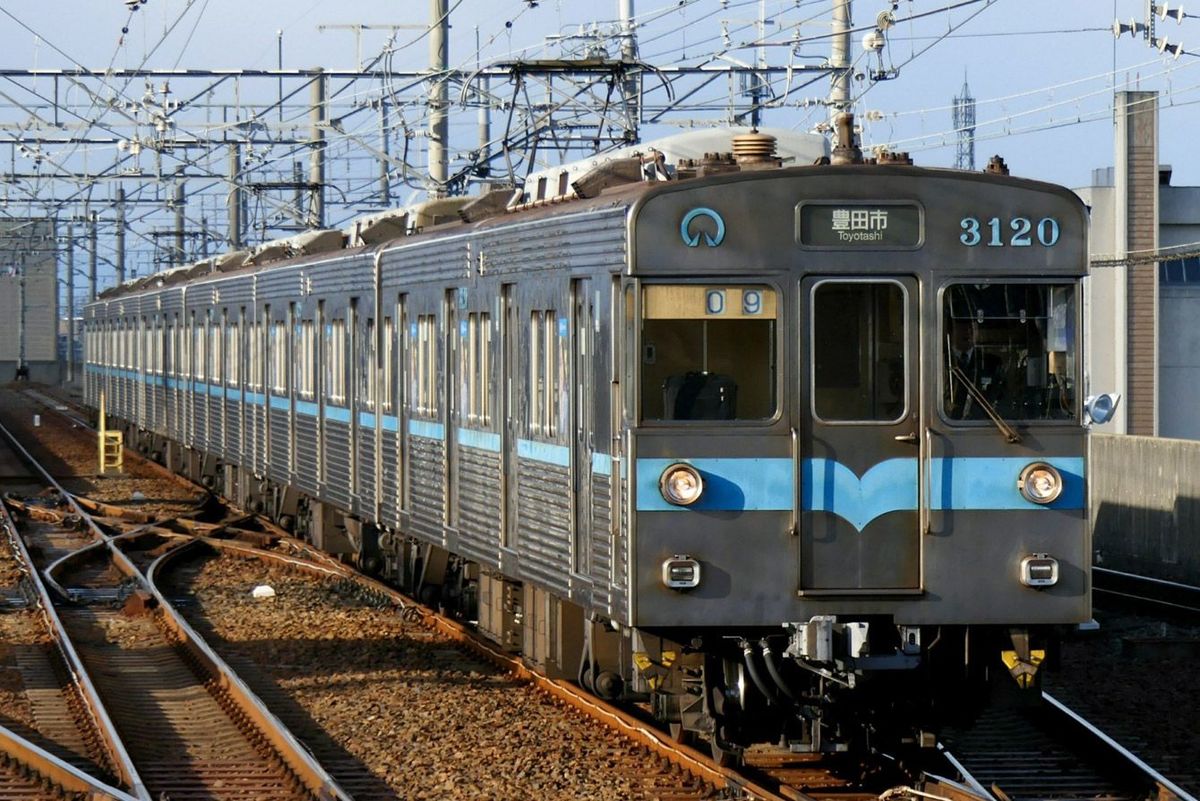 上小田井駅へ進入する、鶴舞線用3000形3120編成による豊田市行き列車