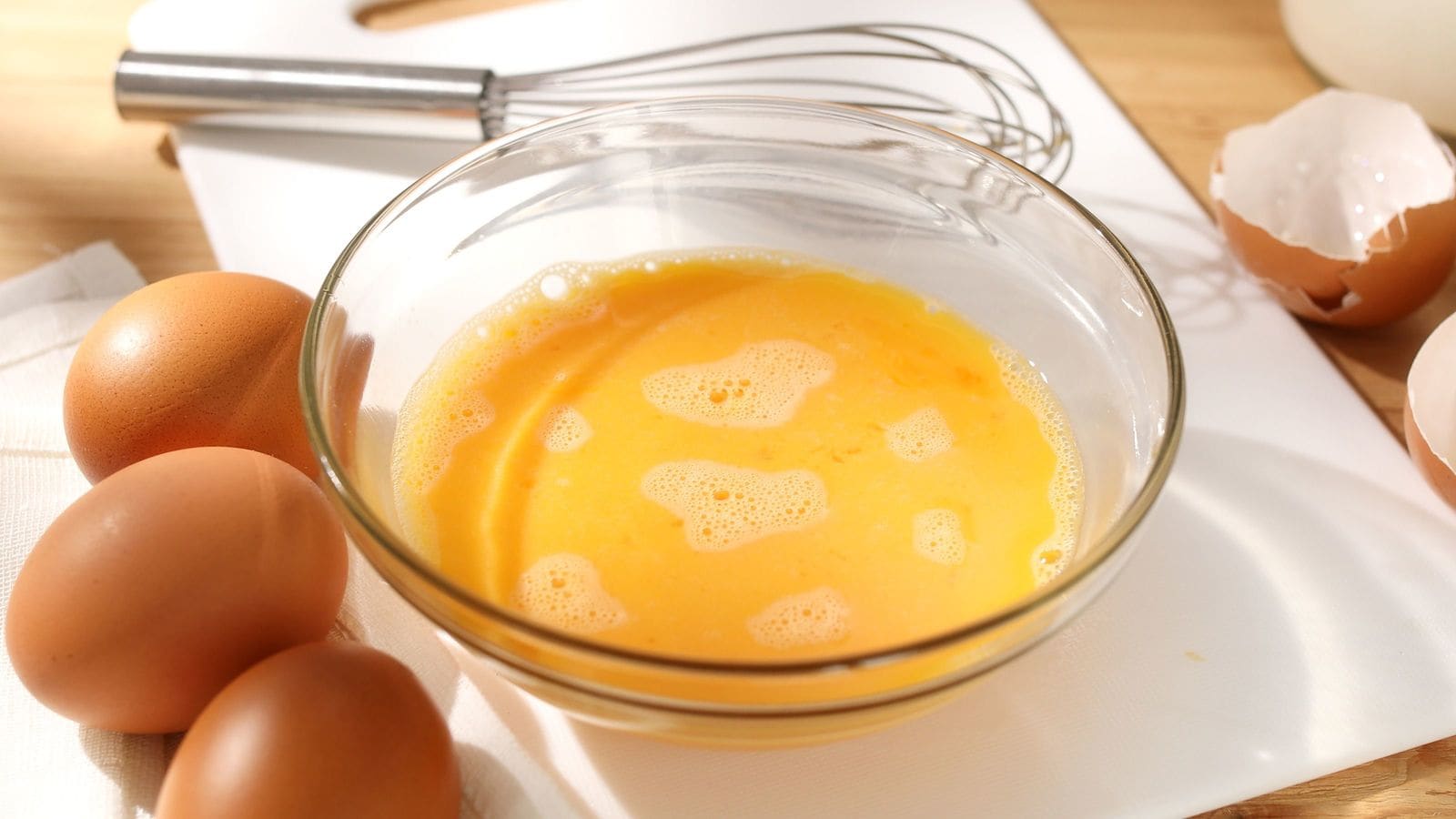 卵を溶きほぐして具材を投入するだけ…手間なく野菜とタンパク質を摂取できる"朝･昼･夜の一品" 一度作ってしまえば､いつでも冷蔵庫から出して盛りつけるだけ
