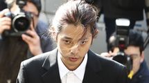 ある日突然"推し"が性犯罪で捕まった…｢棚ぎっしりのグッズを捨てられない｣青春をささげた女性の悲痛