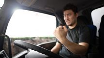 煽り運転に対して｢ノロノロ走行｣は絶対ダメ…元刑事が教える｢ヤバい運転手を一発で免許取り消しにする方法｣