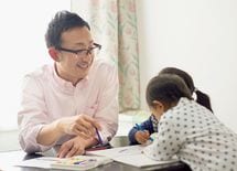 「103万円以内」で働く“専業主夫芸人”