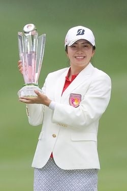 プレーオフを制し、初優勝した堀琴音=2021年7月11日、北海道・桂GC