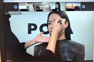 メイクレッスンのワークショップの様子。