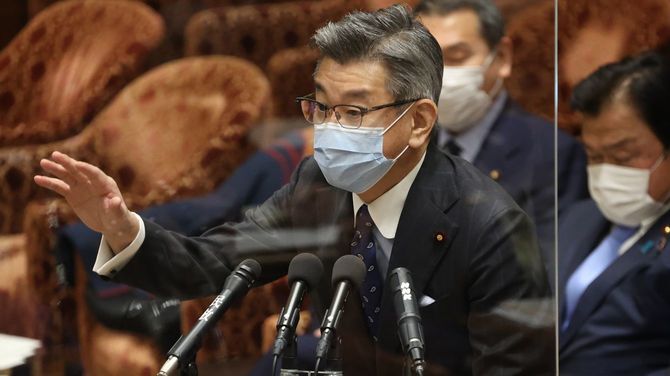 衆院予算委員会で答弁する武田良太総務相＝2021年3月1日、国会内