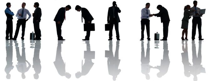ビジネスパーソンたちのシルエット