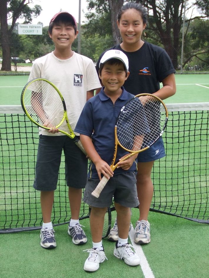 3姉弟にそれぞれテニスの手ほどきをしたが、凛輝だけには特別なセンスと闘争心があった。