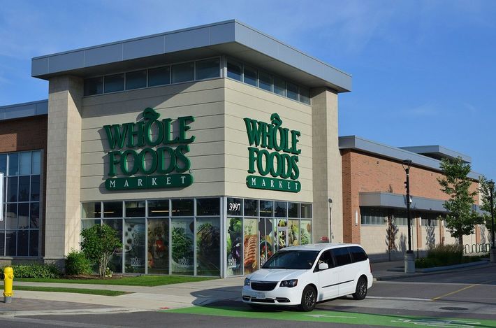 オンタリオ州ユニオンビルのホールフーズ・マーケット（写真＝Raysonho＠Open Grid Scheduler／Grid Engine／CC0／<a href="http://commons.wikimedia.org/wiki/File:WholeFoodsMarketCanada3.jpg" target="_blank">Wikimedia Commons</a>）