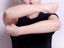 柔らかい背中で、美しい姿勢をゲット！ 体幹トレーナーに学ぶ簡単エクササイズ【自宅編－6】