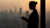 そりゃ大手生保で圧倒的な営業成績になるわ…｢中国人女性の営業社員｣が日夜行っている秘密の営業