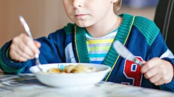 鉛筆やフォークを持てない､1人でトイレにも行けない…子どもの発達は所得格差に相関するのか