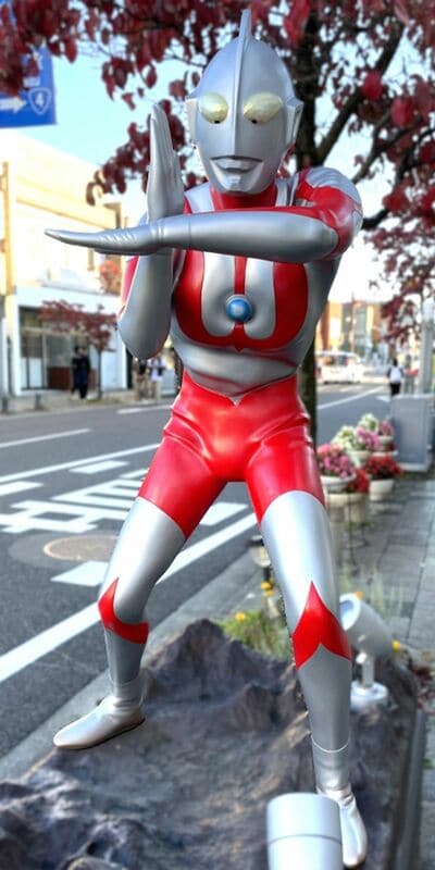 福島県須賀川市に設置されたウルトラマンの像