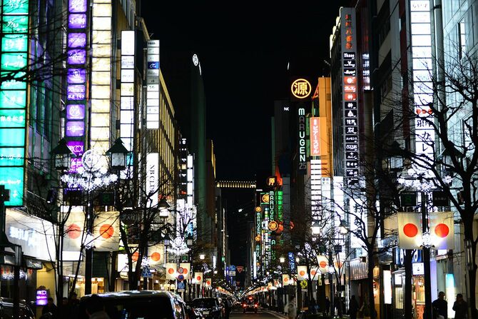 日本の銀座東京街路灯の美しいショット