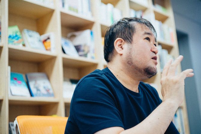 哲学者の東浩紀さん