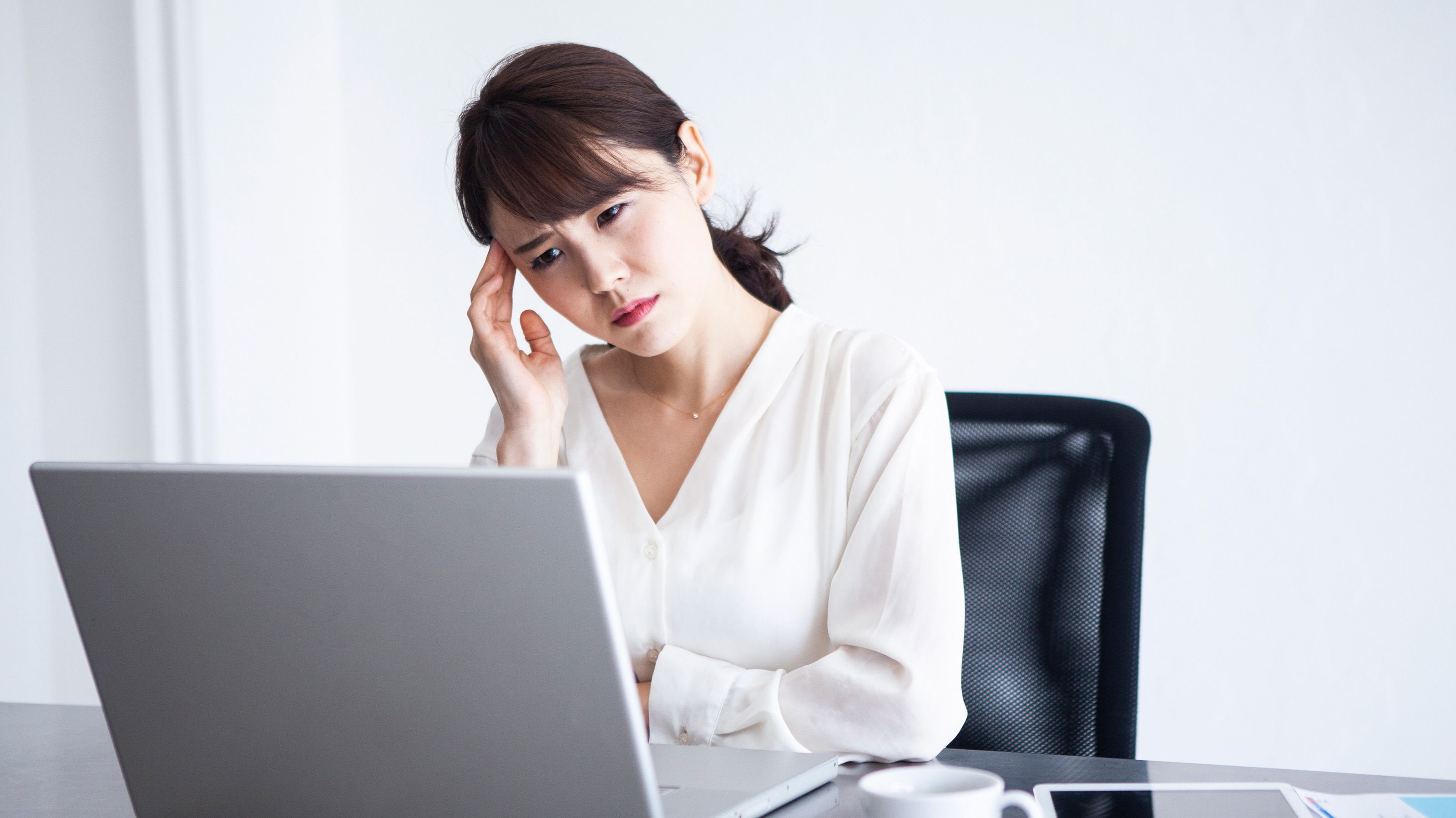欧米では仕事を休む疾患として認知｡30代女性の2割が抱えている｢片頭痛｣対処法とは PRESIDENT WOMAN Online
