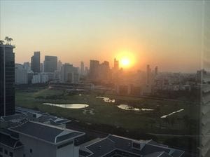 隔離施設からの眺め。景色は良いが、外の空気は一切吸えない。