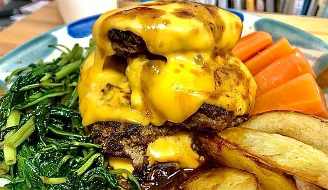 本が出たので販促も兼ねてTwitterにご飯をアップしてるのですが……「映え」を意識した一皿になっています！