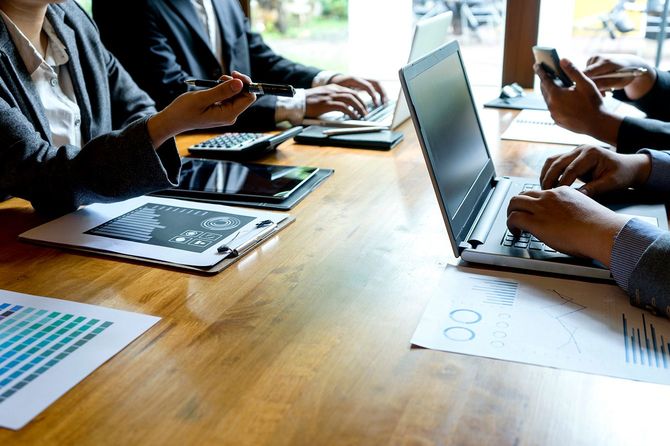 ビジネス男性女性仕事のグループ