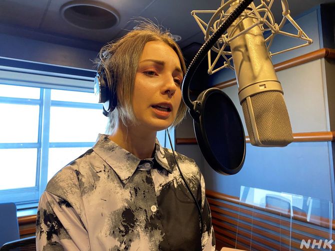 番組のために「赤いカリーナは草原に」を歌ってくれた大阪在住のウクライナ人NASUさん