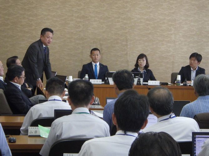 県議会総務委員会で元副知事の退職金問題が取り上げられた（＝静岡県庁）