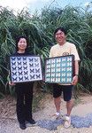 蝶の標本を手に。中学校時代に採集した蝶もいまだに標本としてとってあり博物館に展示されている。