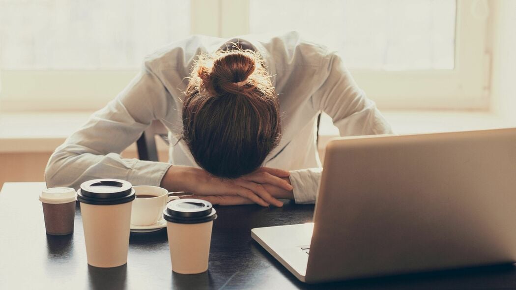 眠気覚ましのコーヒーより効果的…1分間引っ張るだけで脳がスッキリする｢手｣でも｢足｣でもない"意外な部位"