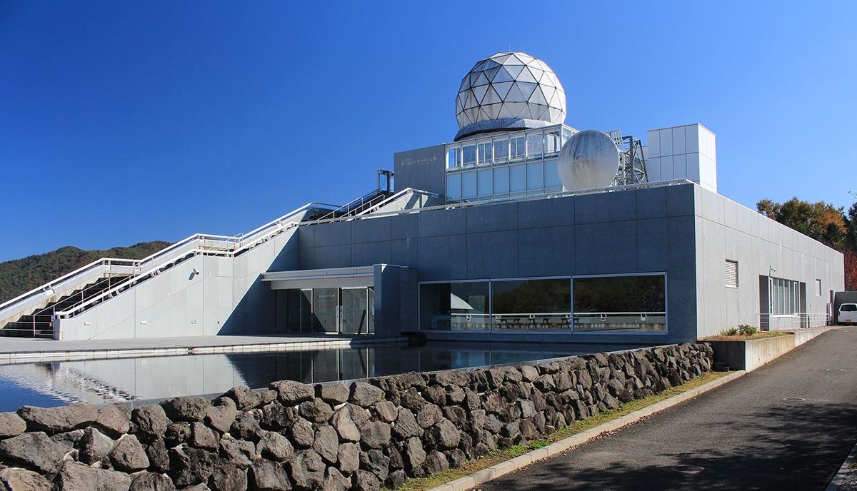 富士山にあったレーダードームは、フラーの考案した「ジオデシック・ドーム」という構造でつくられている。富士吉田市立富士山レーダードーム館、山梨県富士吉田市（写真＝アルプス岳／CC-BY-SA-4.0／Wikimedia Commons）