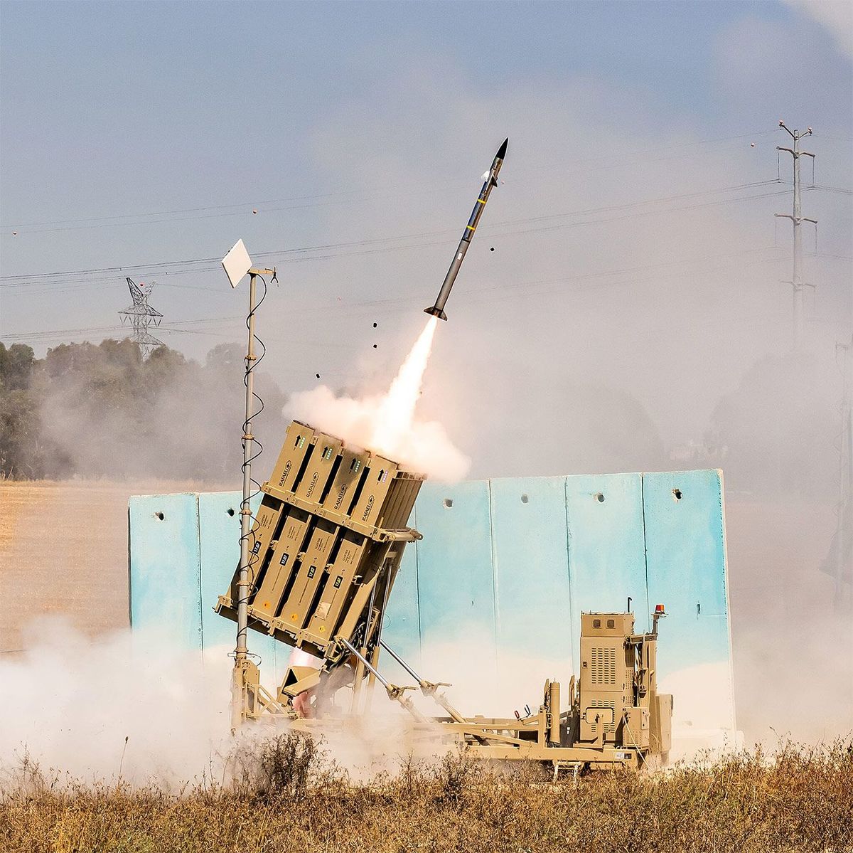 イスラエルの迎撃システム「アイアンドーム」（写真＝IDF Spokesperson's Unit photographer／CC-BY-SA-3.0／Wikimedia Commons）