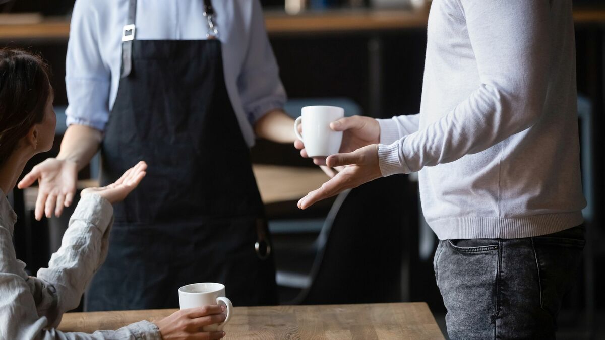 お店で食器に汚れが ややこしい客 扱いされる人と一流の人はクレームのつけ方がまるで違う 必ず最初に言いたい鉄板フレーズ 2ページ目 President Online プレジデントオンライン