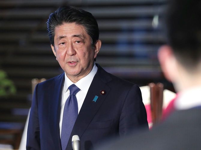 経済対策と緊急事態宣言について説明する安倍晋三首相
