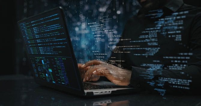 パソコンを使用する人とプログラミング言語