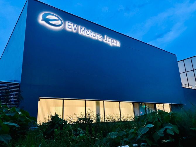 福岡県北九州市にあるEVモーターズ・ジャパンの工場