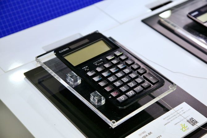 漆電卓の発売を機に注目を集めたベースモデル「S100X」