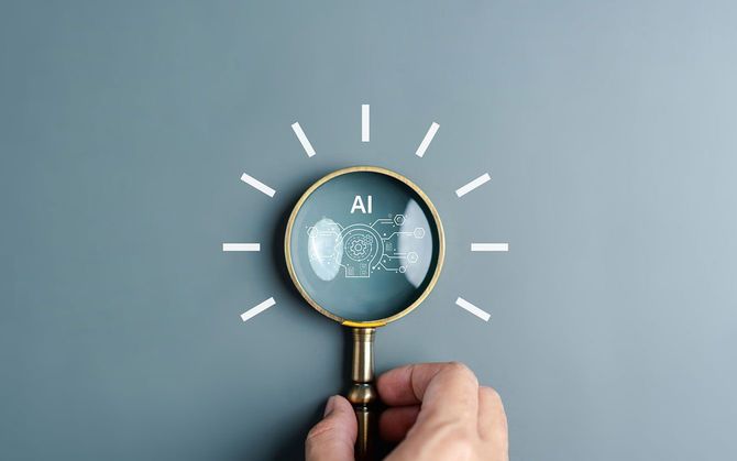 虫眼鏡で見た「AI」の文字と人の頭部のイラスト