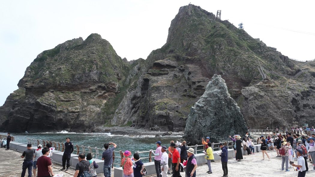 岩だらけの竹島に年間20万人の韓国人が押し寄せる…日本人が知らない｢実効支配された島｣の惨状 韓国人住民のために｢3億円の豪邸｣が建てられた