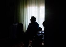 寿命が縮まる「一人ぼっち」という蟻地獄