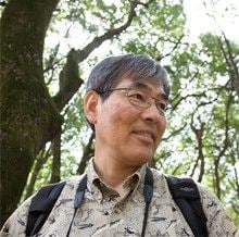 <strong><50歳で独立>石井誠治<br></strong>1951年、東京都生まれ。武蔵大学人文学部卒。青少年の野外活動を支援する公益法人の事務局長を経て、園芸会社に勤務、5年の準備期間を経て独立。落語好きを生かした語り口は軽妙洒脱で、自治体やマスコミなどが主催する各種文化センター、自然教室で行われる野外講座は、リピーターも多く、募集するとすぐに定員が埋まる人気ぶり。