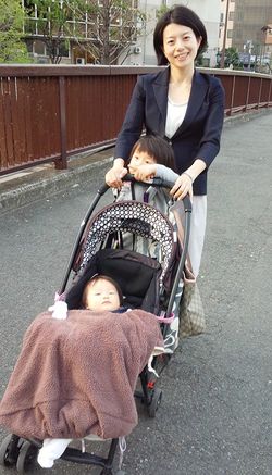 再就職し、二人を別々の保育園に送迎していたころ。