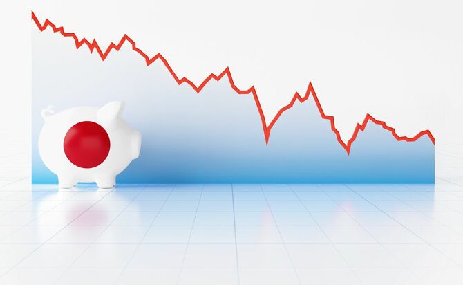 日本の貯金箱と低下グラフ