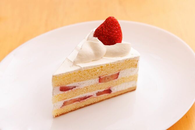新鮮なイチゴのおいしいショートケーキ