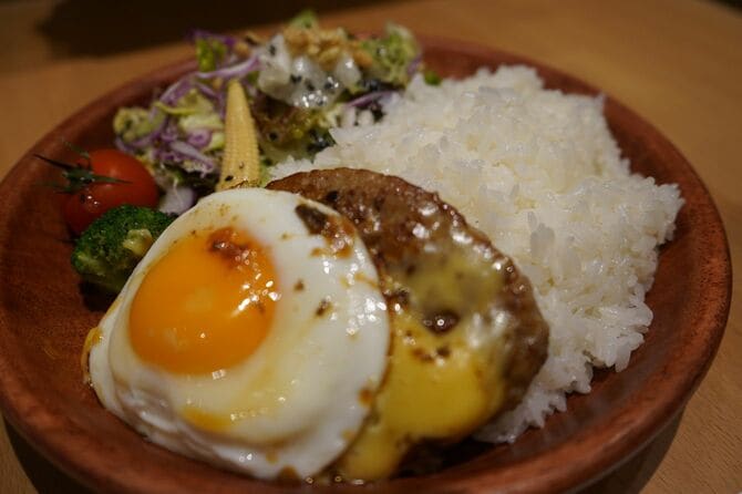 「ディッシャーズ」で取材関係者が頼んだオリジナルバーグ