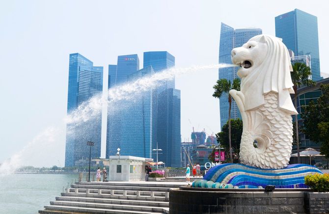 シンガポールの象徴的な噴水、マーライオン