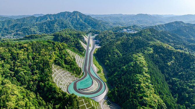 千葉県南房総市に2023年にオープンした会員制の高級ドライビングコース「THE MAGARIGAWA CLUB」