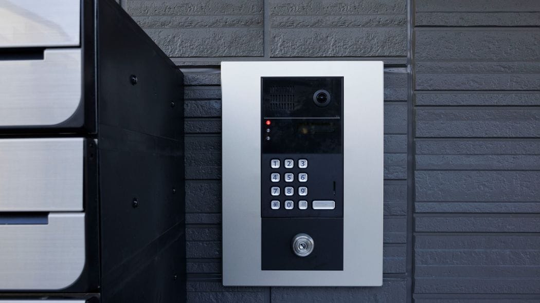 オートロックでも､防犯カメラでも､警備会社でもない…犯罪者が最も嫌がる｢マンションの入り口｣の共通点 ｢見慣れない顔｣に反応するから"防犯"になる