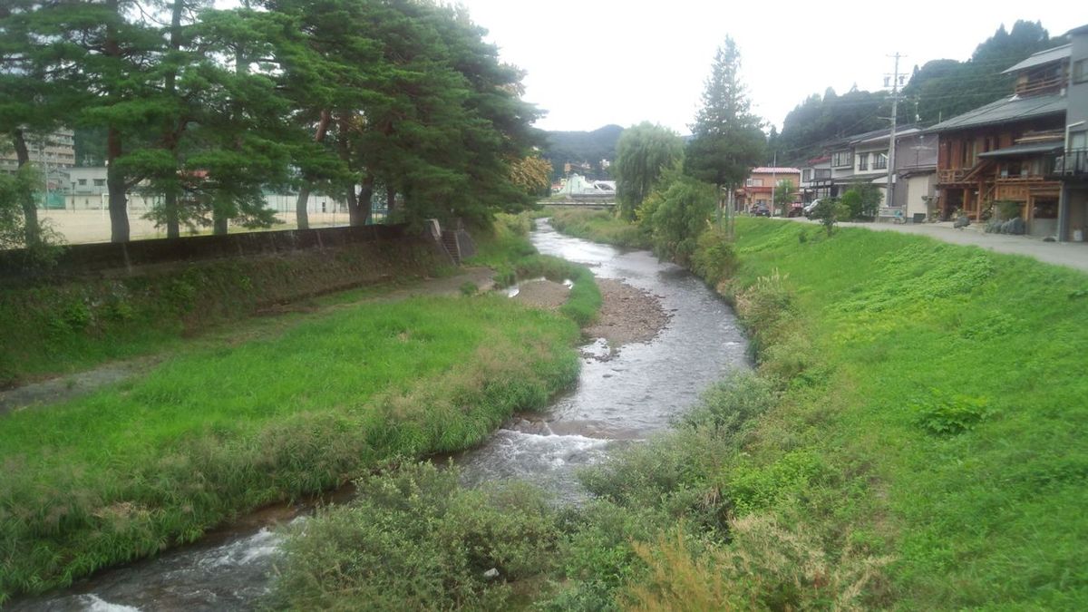 白線流しの舞台になっている大八賀川（斐太高等学校前）