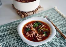 豚肉とレタスのトマト鍋風スープ