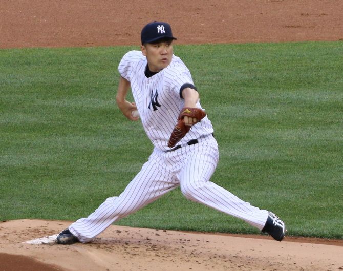 2014年6月28日に行われたニューヨーク・ヤンキース対レッドソックスの試合で、二回に投球を行う田中将大選手