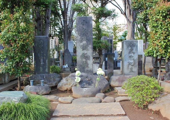 雑司ヶ谷霊園の小泉八雲の墓
