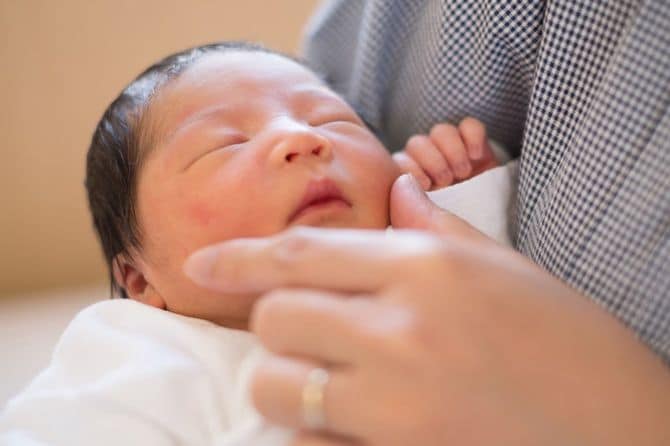 生まれたばかりの新生児
