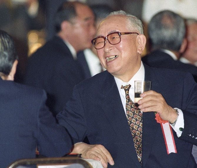 1993年4月、巨人激励会に出席し、笑顔の渡辺恒雄さん=東京都内のホテル